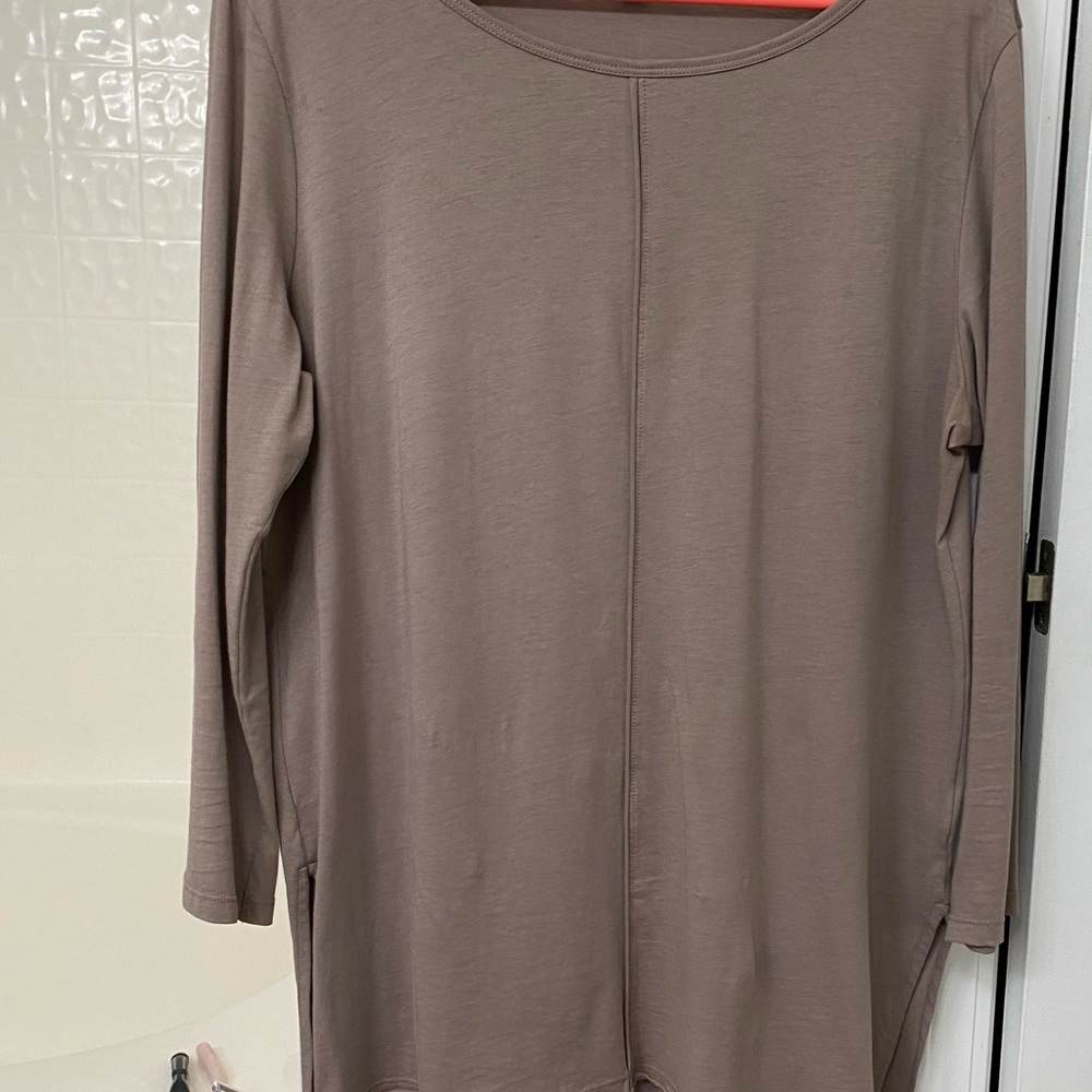Great transition piece into fall. Beautiful color